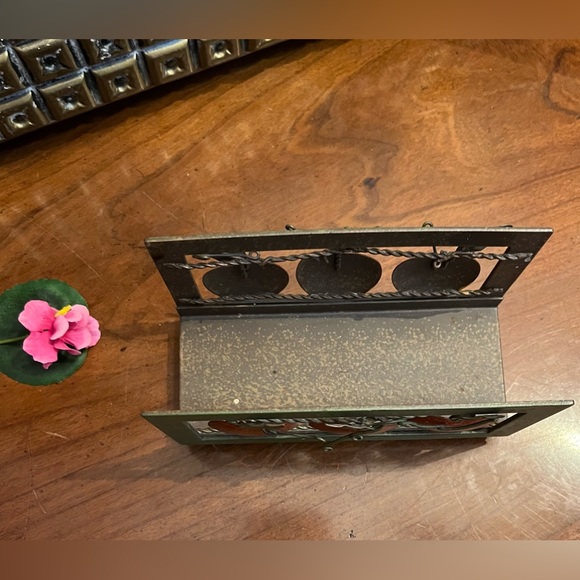 Metal Apple & Vine Wire Design Napkin or Letter Holder with 4 round feet - Picture 7 of 8